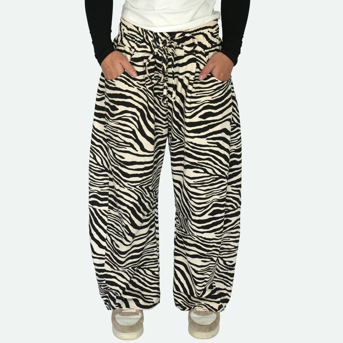 the wild card barrel sweatpants (black+tan)